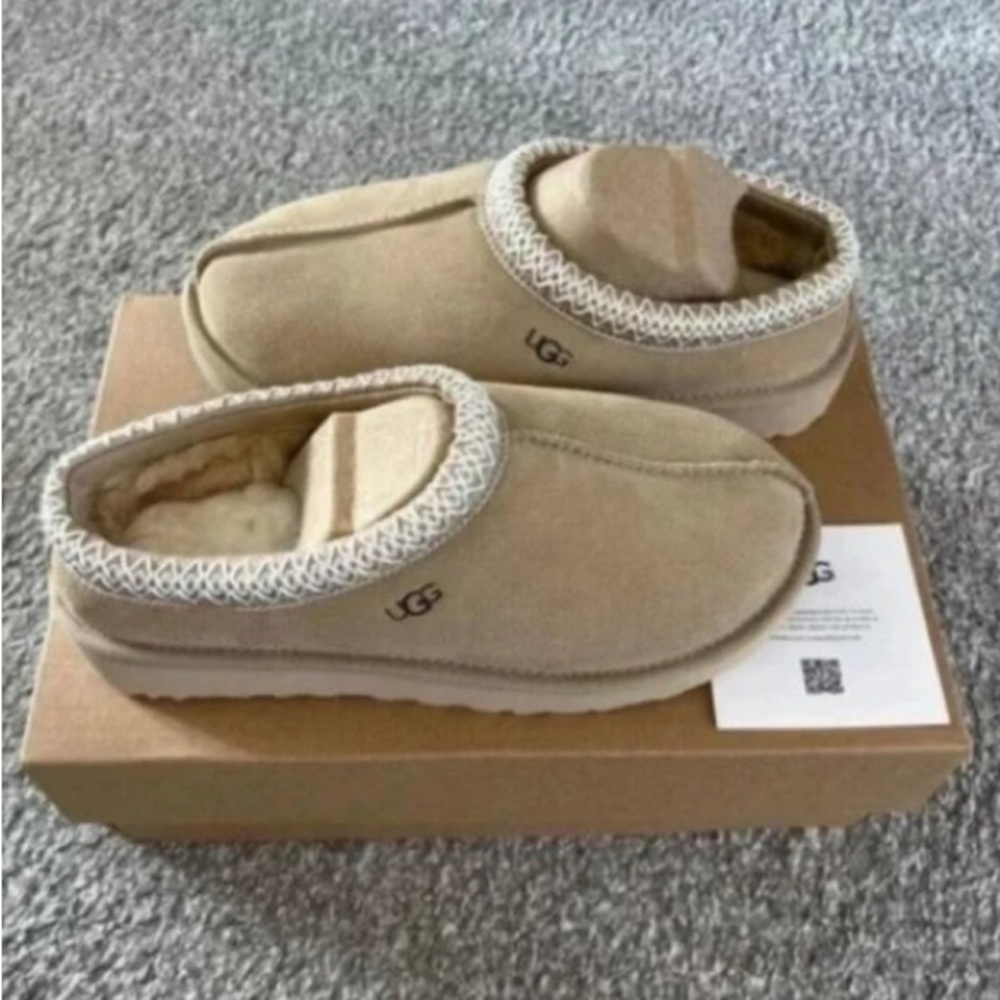 Chic & Cozy UGG Women's Chestnut Tasman Slippers